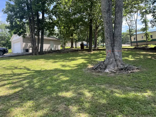 12808 N Shoreland DR, Marion, IL 62959