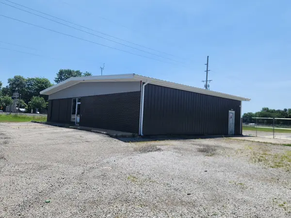 1 W Franklin ST, Duquoin, IL 62832