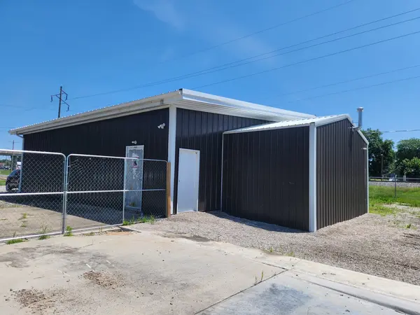 1 W Franklin ST, Duquoin, IL 62832