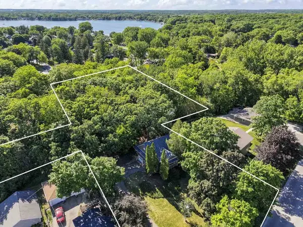 2810 Fischer DR, Burlington, WI 53105