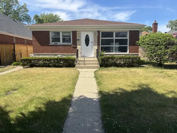 1521 Oakton ST, Evanston, IL 60202
