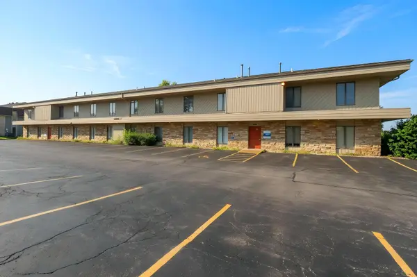 2010 E 38th ST #103, Davenport, IA 52807