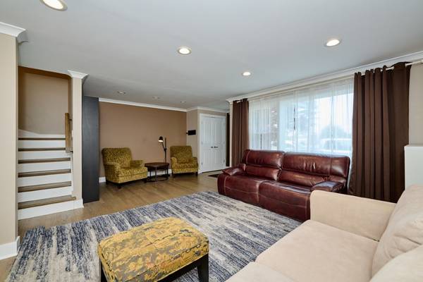 926 N Boxwood DR #B, Mount Prospect, IL 60056