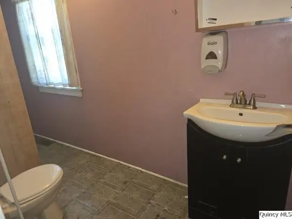 65 E 3rd ST, Dallas City, IL 62330