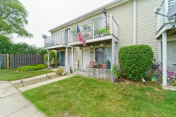 389 Meadow Green LN #1, Round Lake Beach, IL 60073