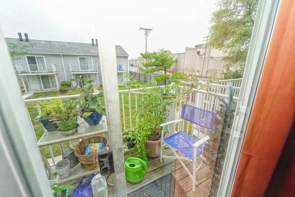 389 Meadow Green LN #1, Round Lake Beach, IL 60073