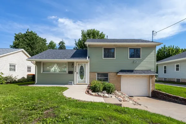 3224 W Locust ST, Davenport, IA 52804