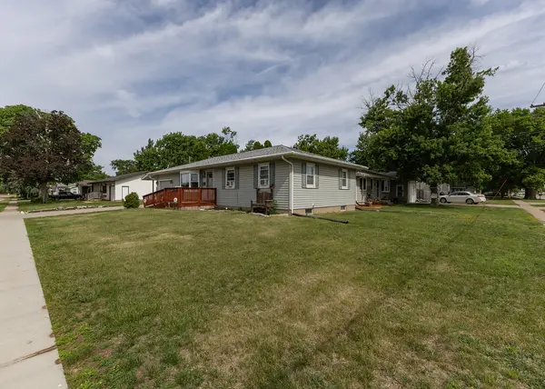 706 14th PL, Camanche, IA 52730