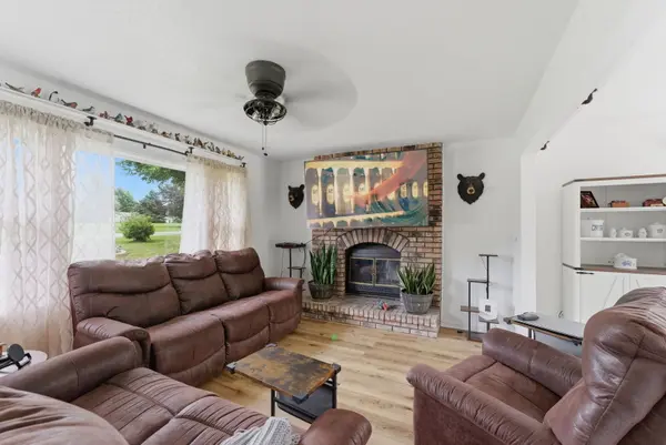 9122 141st Street West, Taylor Ridge, IL 61284