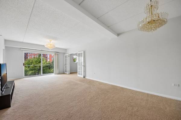 190 N Milwaukee AVE #401, Wheeling, IL 60090