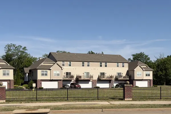 2433 RIVER OAKS LN #4, Rockford, IL 61102