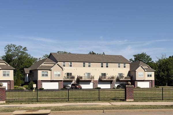 2433 RIVER OAKS LN #4, Rockford, IL 61102