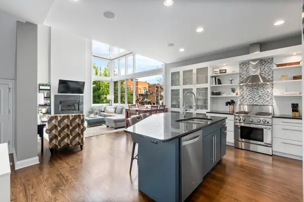 1641 W PEARSON ST #2W, Chicago, IL 60622