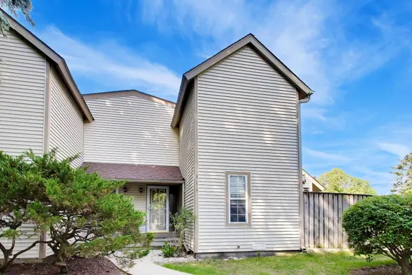 913 Campbell DR, Gurnee, IL 60031