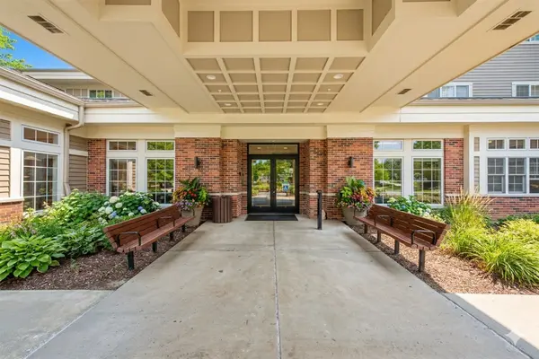 605 BARRINGTON AVE #222, East Dundee, IL 60118
