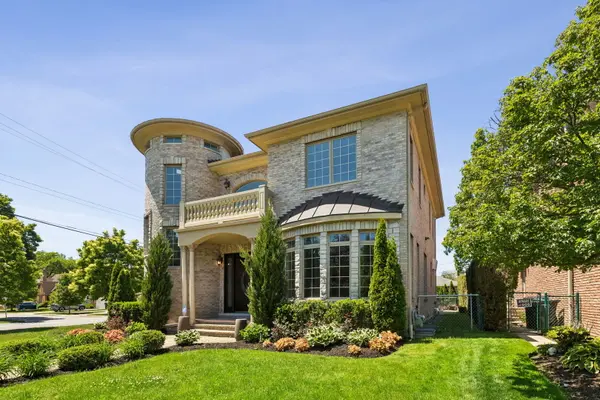 7000 N Kilpatrick AVE, Lincolnwood, IL 60712