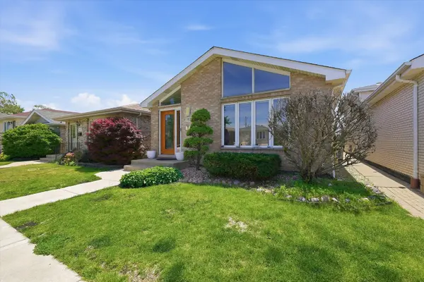 7027 W 64th PL, Chicago, IL 60638