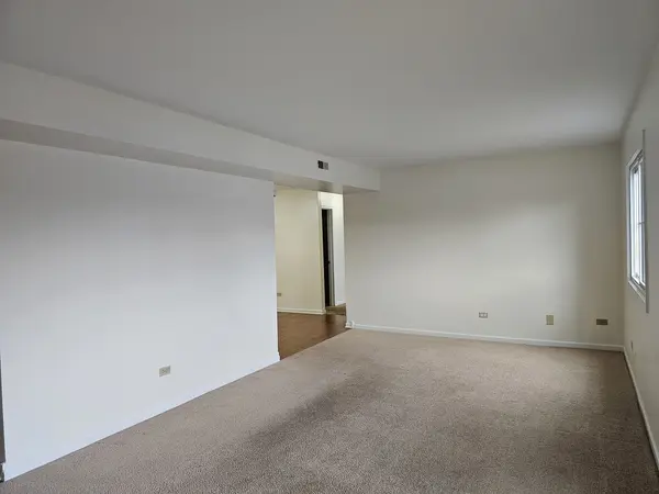 833 Village Quarter RD #G2, West Dundee, IL 60118