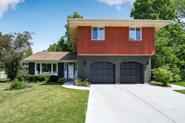 926 Holliston CT, Schaumburg, IL 60193