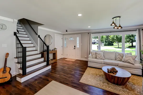 926 Holliston CT, Schaumburg, IL 60193