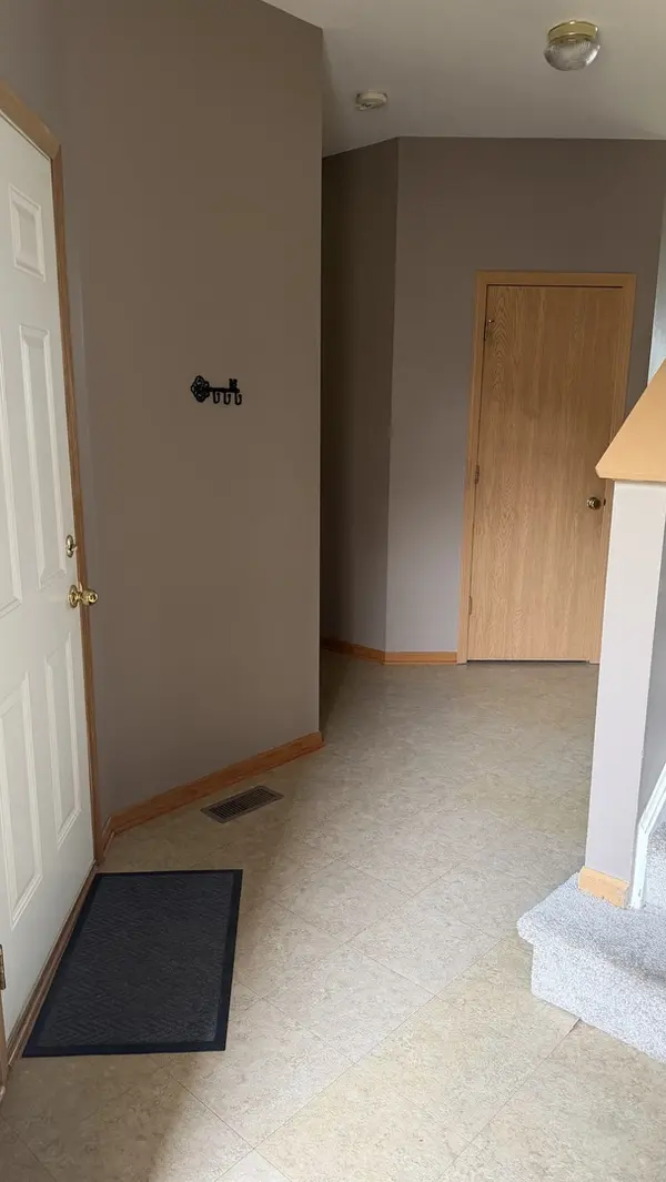 2252 Gallant Fox CIR #2252, Montgomery, IL 60538