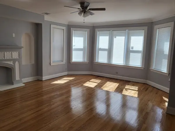 7307 S Bennett AVE #3, Chicago, IL 60649
