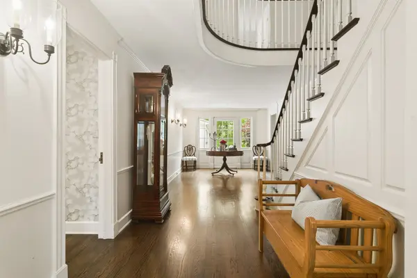 332 Old Sutton RD, Barrington Hills, IL 60010