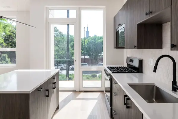 224 S Ashland AVE #401, Chicago, IL 60607