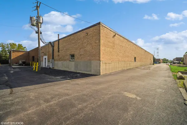 2068 FOSTER AVE, Wheeling, IL 60090