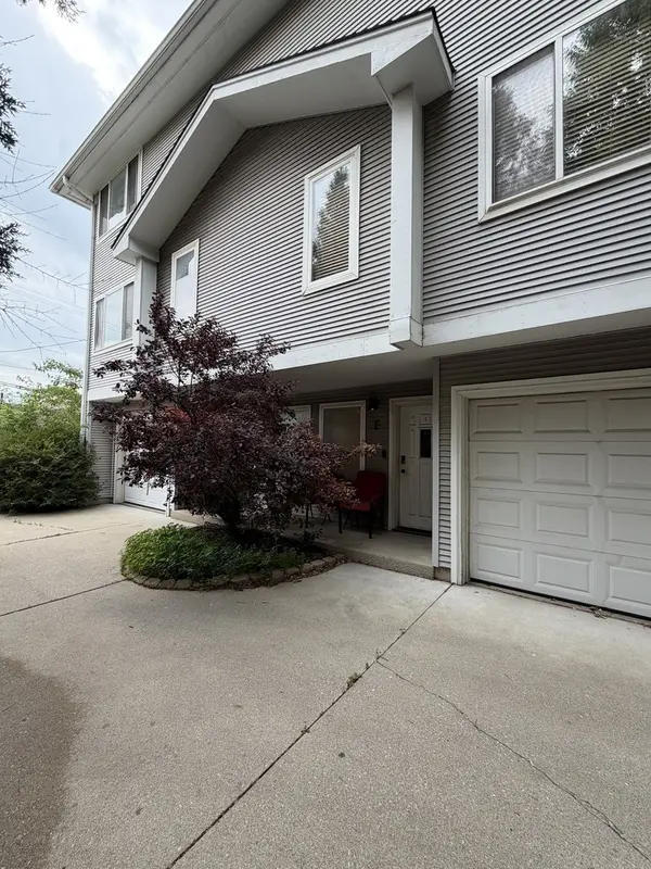 425 S Harvey AVE #E, Oak Park, IL 60302
