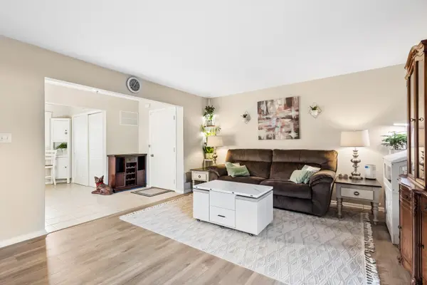 1342 S. 14th ST #B1, St. Charles, IL 60174