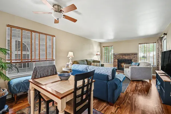 107 Winchester DR #A, Streamwood, IL 60107