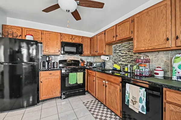 107 Winchester DR #A, Streamwood, IL 60107