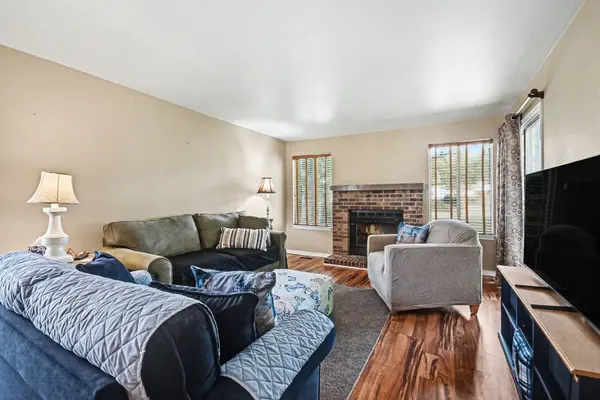 107 Winchester DR #A, Streamwood, IL 60107