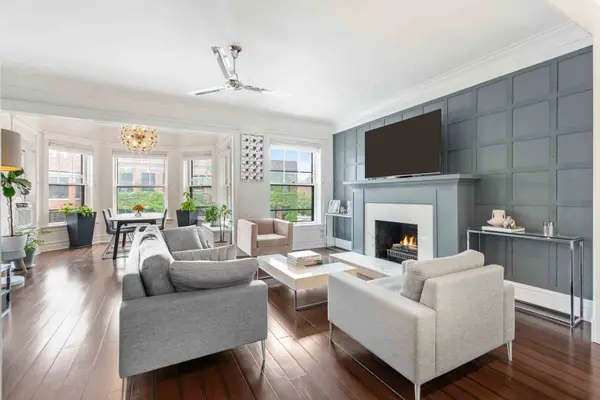556 W Roscoe ST #3, Chicago, IL 60657