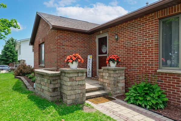 10205 Sharon LN,  Hebron,  IL 60034