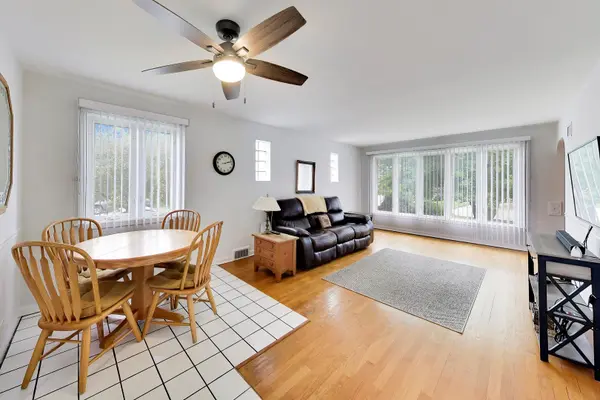 6040 N Niagara AVE, Chicago, IL 60631
