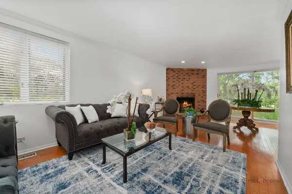 1111 S Waukegan RD #4, Lake Forest, IL 60045