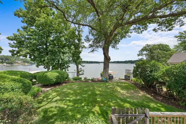 287 Holiday DR, Lake Holiday, IL 60552