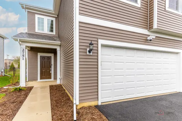 2751 Lawlor LN, Naperville, IL 60564