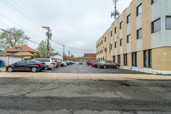 6650 N Northwest HWY, Chicago, IL 60631
