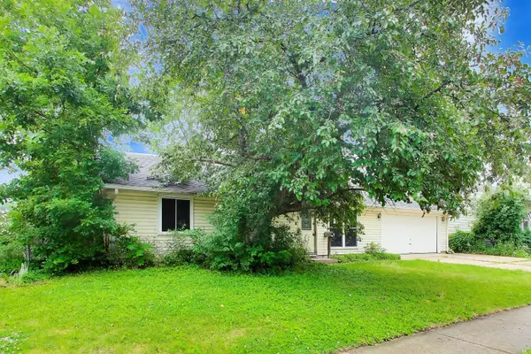 619 Parkside CIR, Streamwood, IL 60107