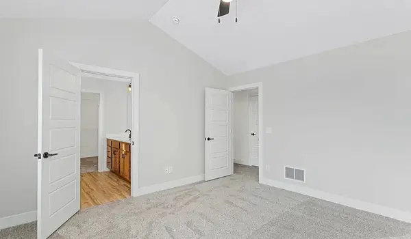 413 Donahue ST E #0, Eldridge, IA 52478