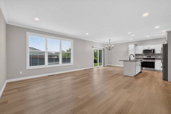 4069 Orchard DR, Bettendorf, IA 52722