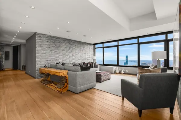 175 E Delaware PL #9210, Chicago, IL 60611