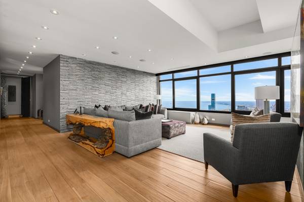 175 E Delaware PL #9210, Chicago, IL 60611