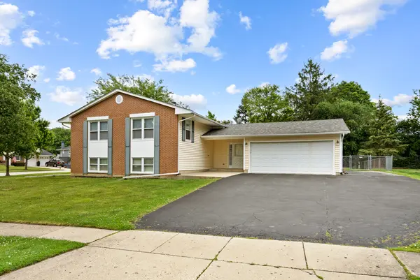 1381 Volkamer TRL, Elk Grove Village, IL 60007