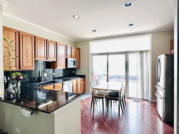 1346 S Indiana Pkwy, Chicago, IL 60605