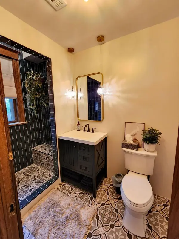 320 E 2nd AVE, Monmouth, IL 61462