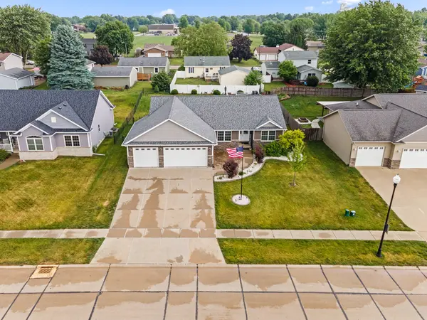520 Pinehurst DR, Eldridge, IA 52748